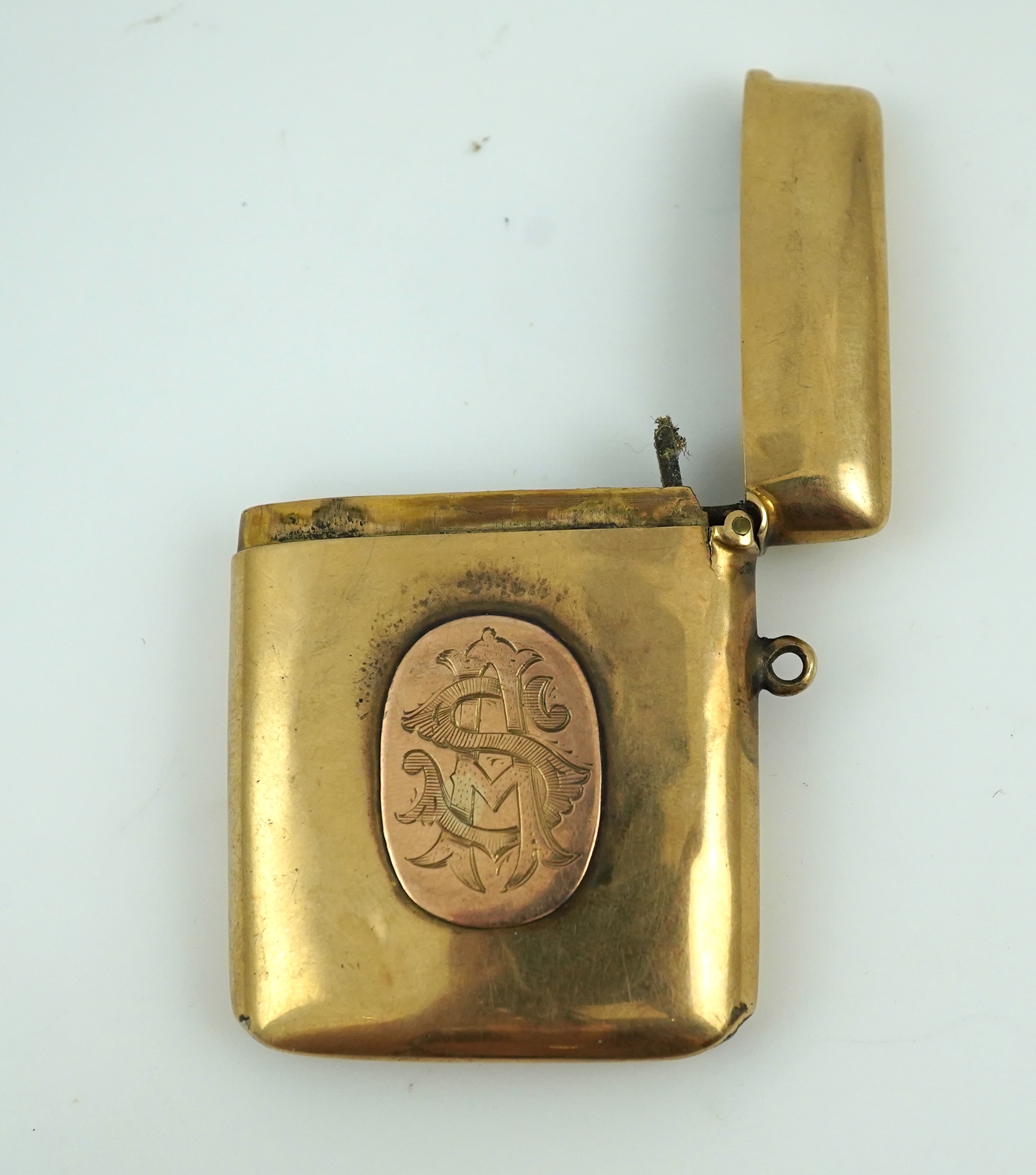 An Edwardian 9ct gold vesta case, circa 1909